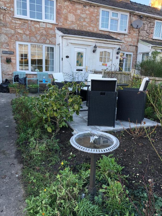 Welsh Country Cottage In Beautiful Village Llandudno Junction Exterior foto